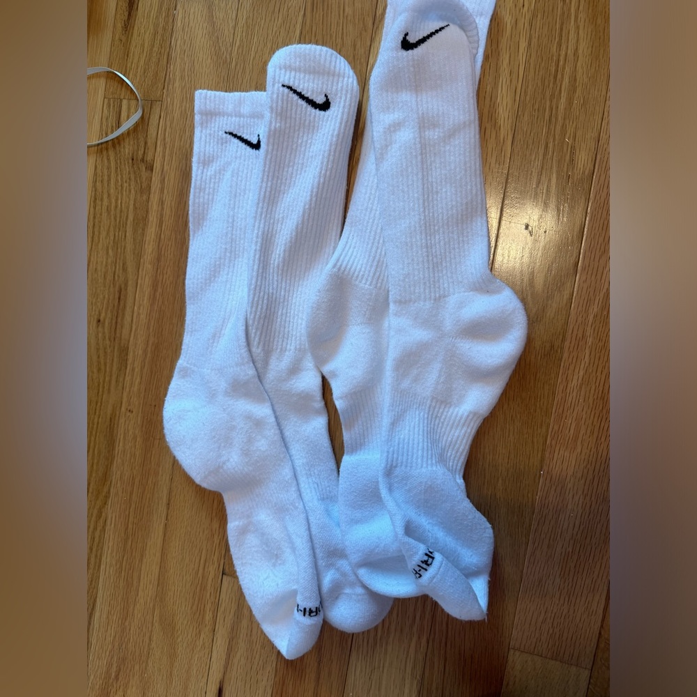 2 pairs of white nike socks size L